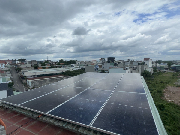 Lắp đặt năng lượng mặt trời cho nhà dân