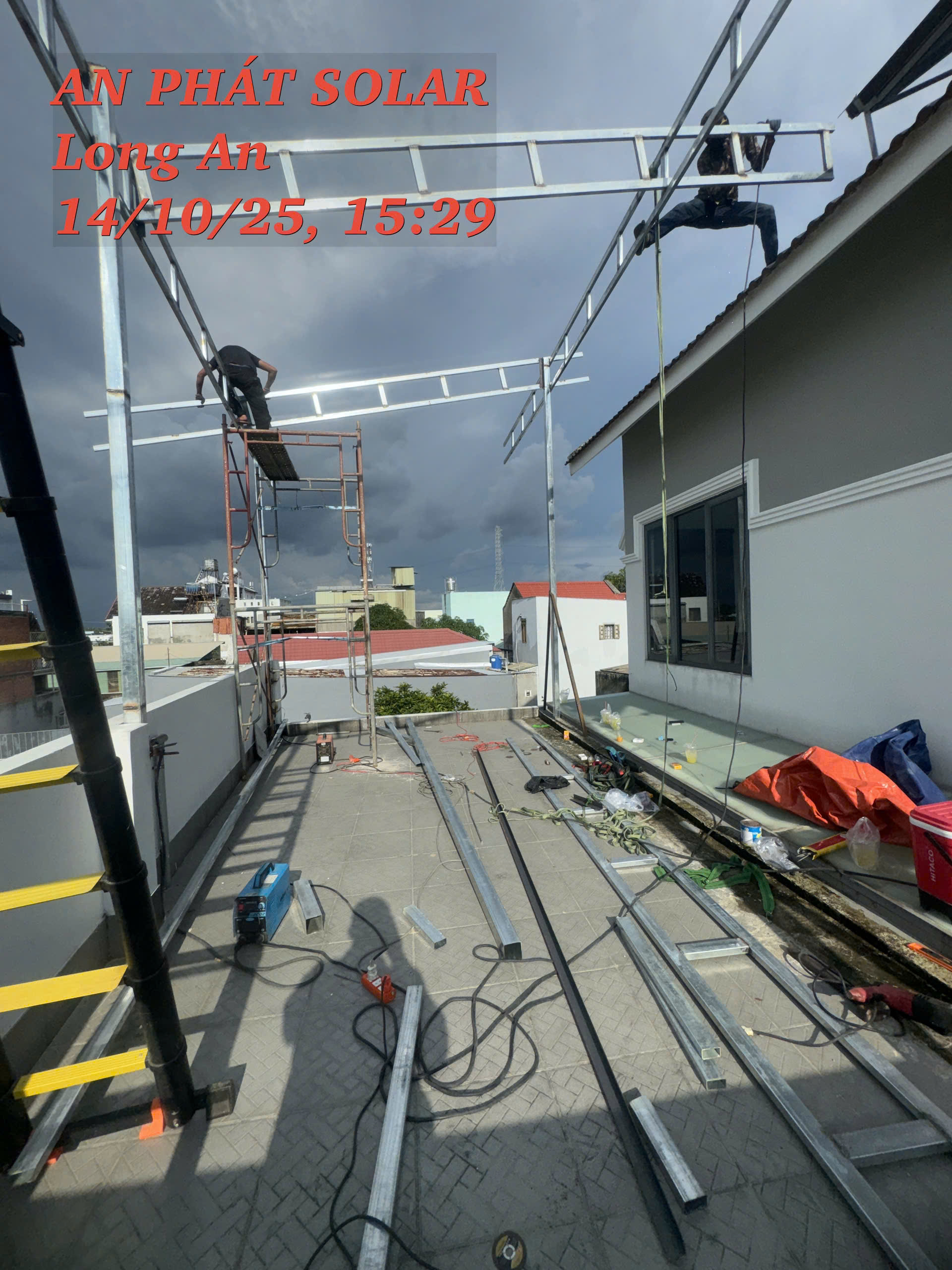 hệ thống điện mặt trời hòa lưới có lưu trữ